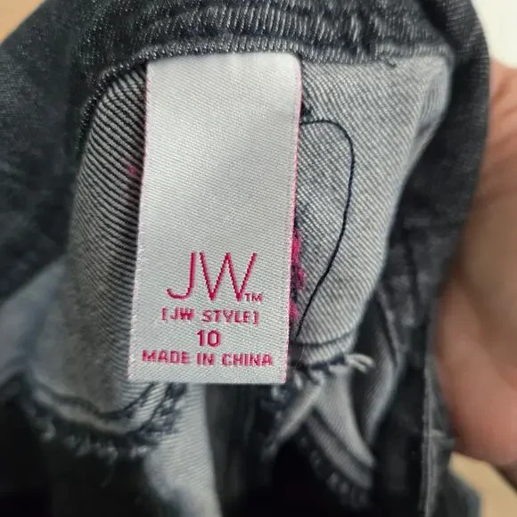 JW Style Black Shorts with belt size 10 - Picture 3 of 4